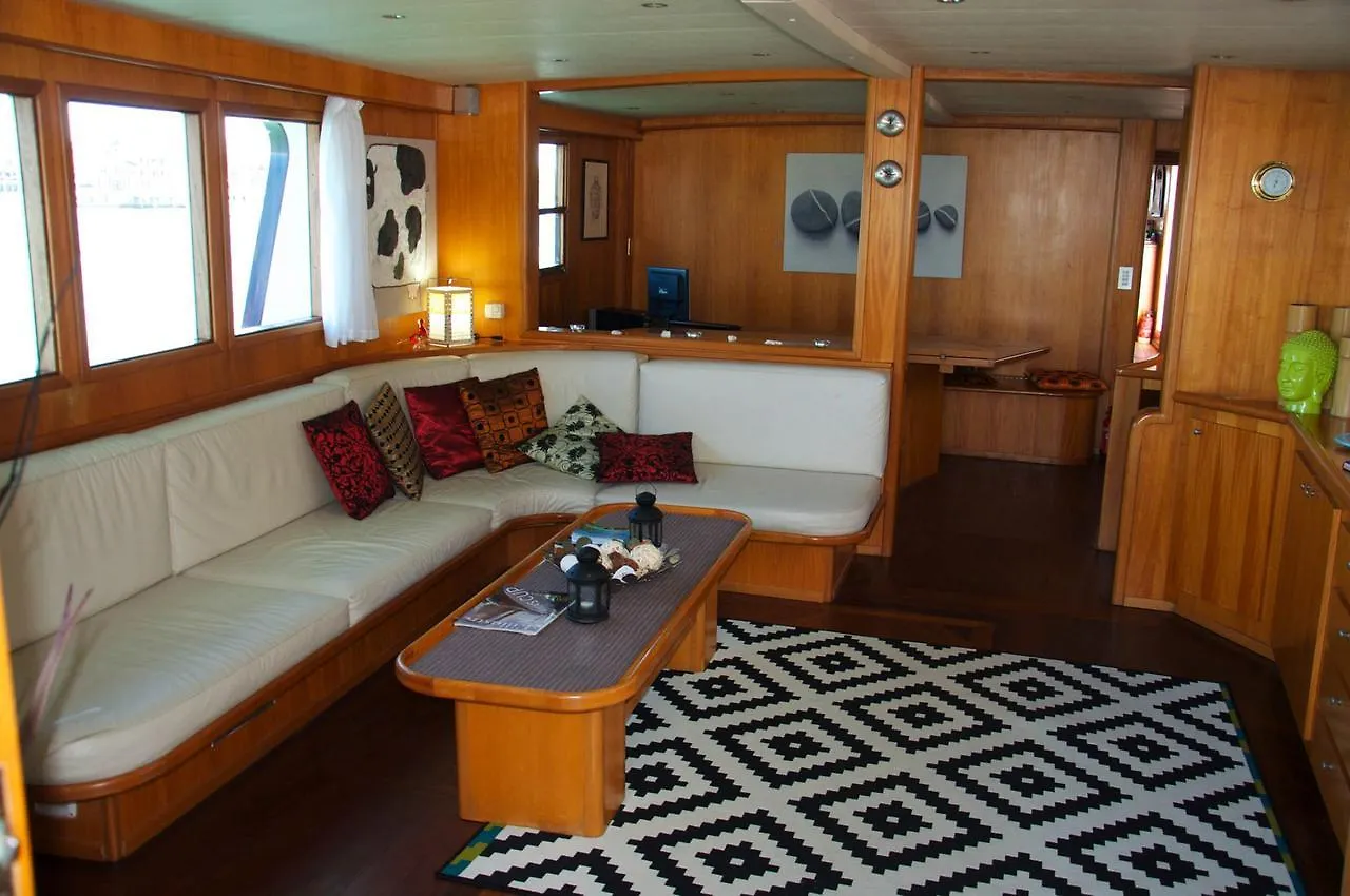 Yacht Fortebraccio Venezia 0*, Venice