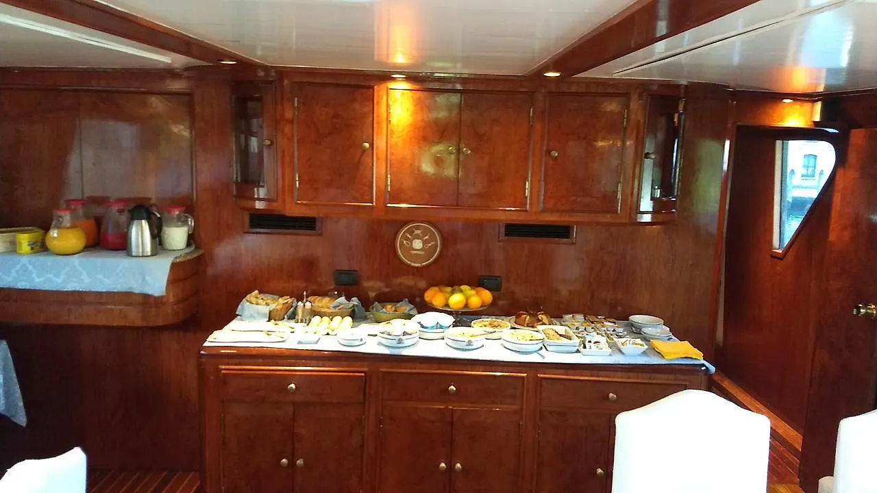 Botel Yacht Fortebraccio Venezia